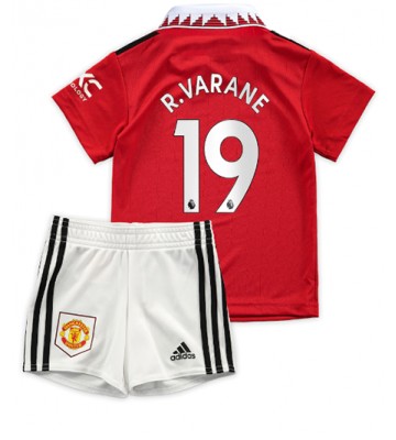 Manchester United Raphael Varane #19 babykläder Hemmatröja barn 2022-23 Korta ärmar (+ Korta byxor)